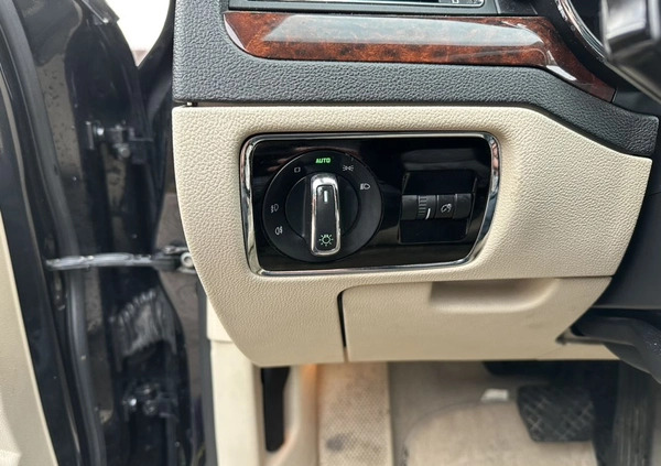 Skoda Superb cena 30000 przebieg: 326000, rok produkcji 2011 z Warszawa małe 277